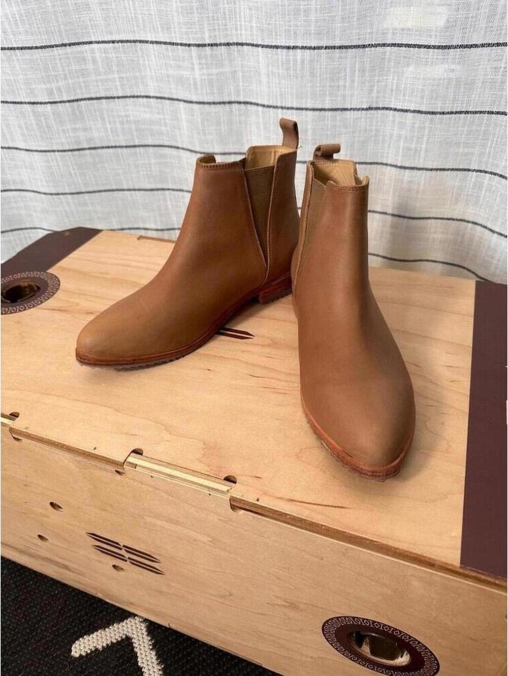 Nisolo Eva Everyday Chelsea Boot Size 9.5 - Picture 4 of 8